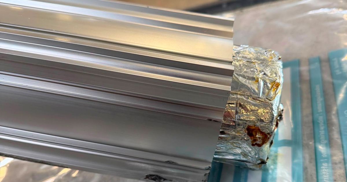 Verdachte aangehouden na vondst 140 kilo crystal meth in luchtvrachtzending Schiphol