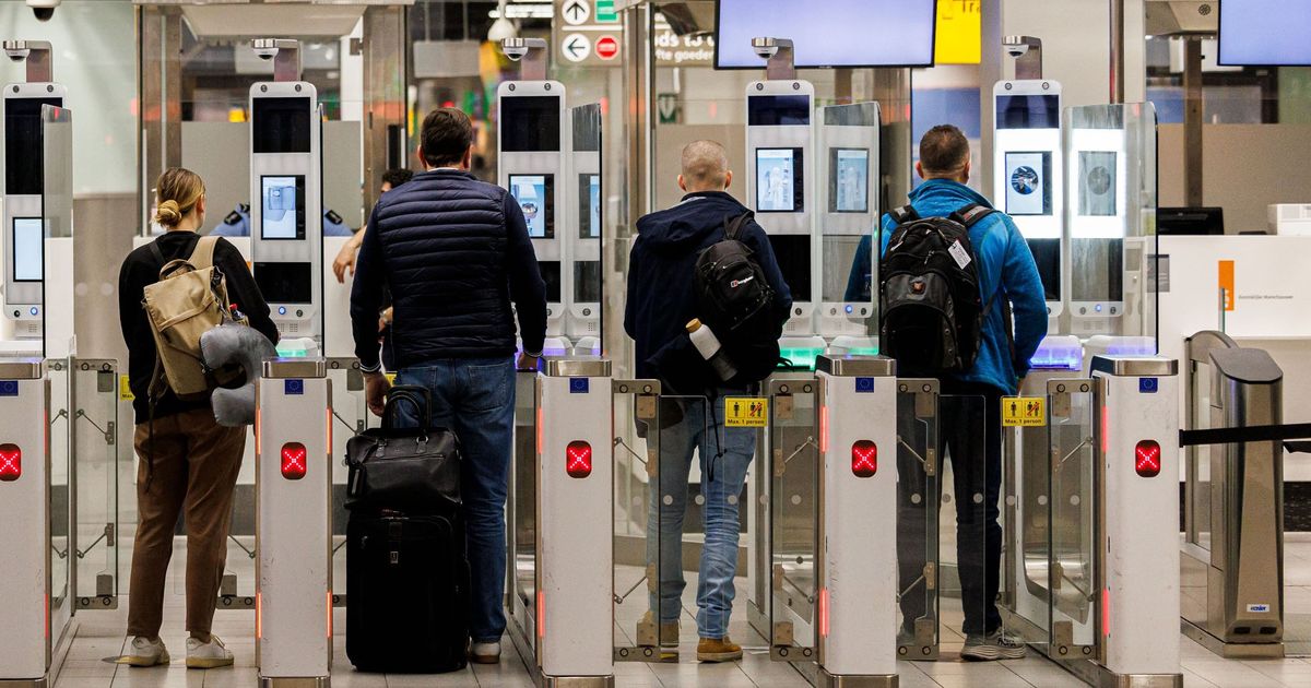 Storing bij selfservice paspoortcontrole op Schiphol